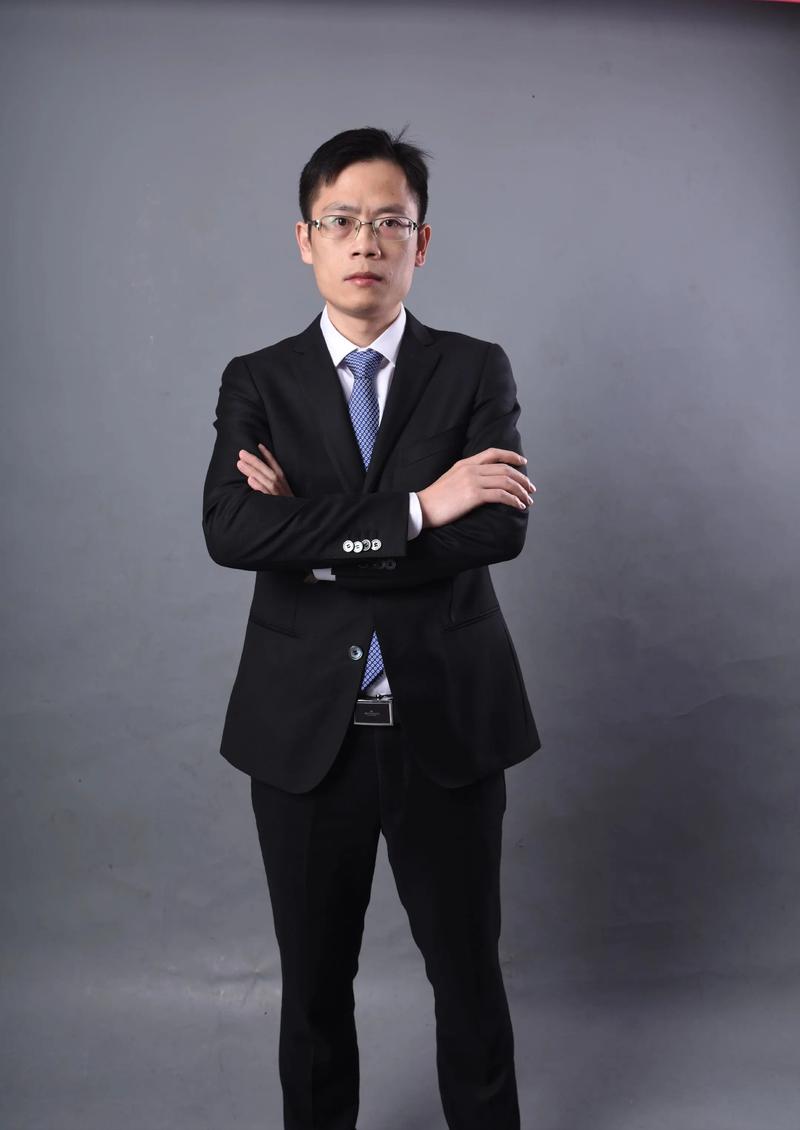 鲜余泽 空间与展览设计总监